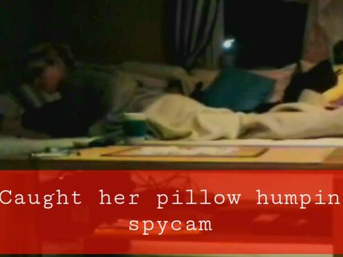 Реальное видео мастурбации сестры со скрытой камеры в гостиной