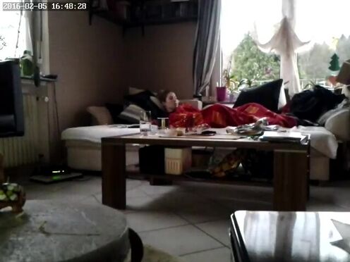 Установил скрытую камеру в комнате жены и застукал за мастурбацией