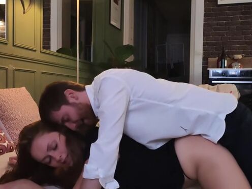 Секс русской пары в туалете кафе