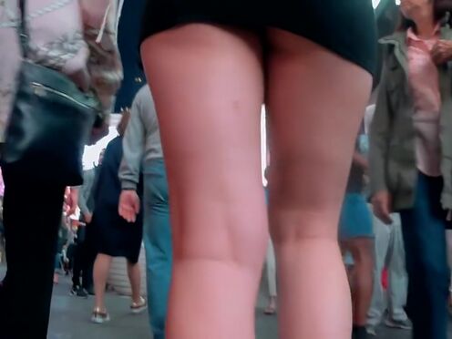 Трахнул подругу сестры в платьях порно видео