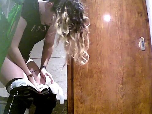 Секс лежа на полу лицом к лицу