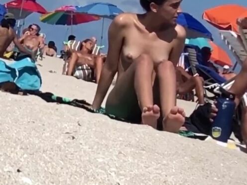 Порно онлайн много ебут одну женщину несчастная