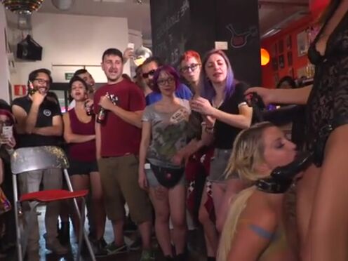 Смотреть онлайн бесплатно порно ролики групповом фитинг