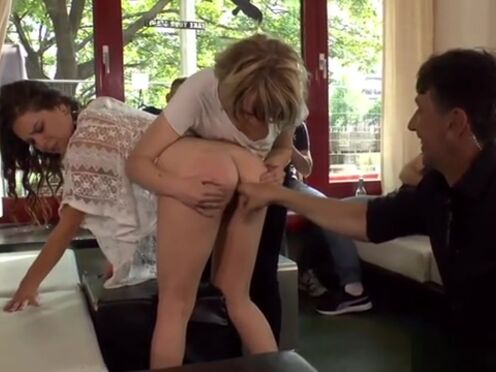 В костюме свиньи в грязи секс