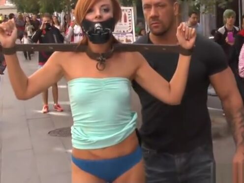 Завязали глаза и трахают