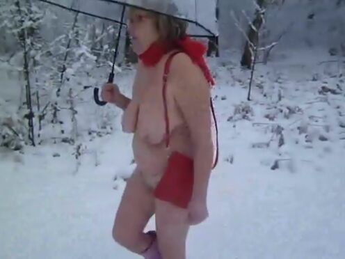 Внучка помогла бабке кончить самотыком секс