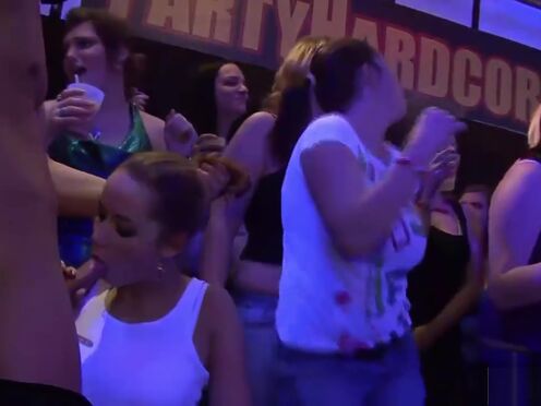 Порно рисунки карандашом мама доминирует над сыном