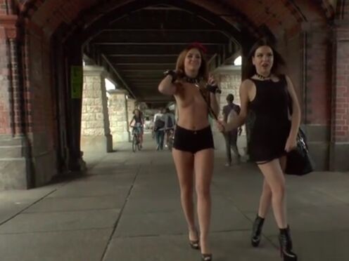 Русские милфы пробуют вибратор домашнее порно