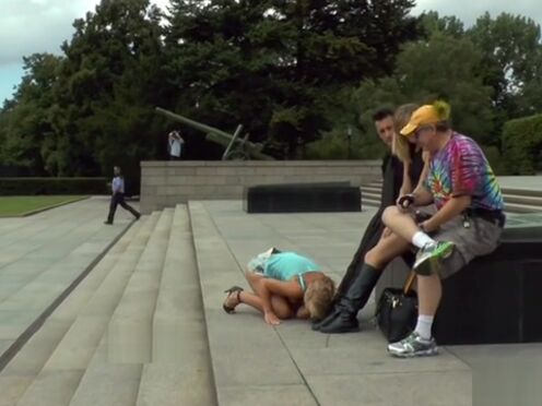 Порно розги по голой заднице больно