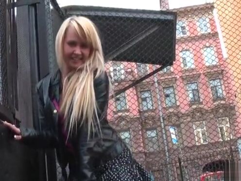 Парень в женской раздевалке порно