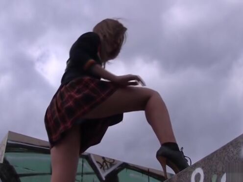 Смотреть онлайн бесплатно порно вудман унижает хохлушек