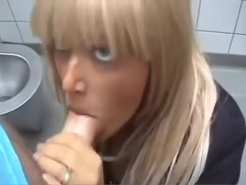 Мама случайно увидела член сына секс видео