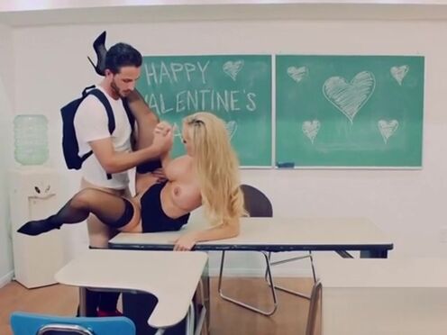 Хентай волк трахнул зайца яой