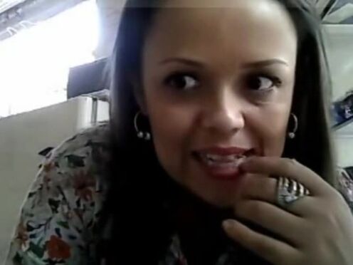 Пока родители спят в соседнем кровати порно