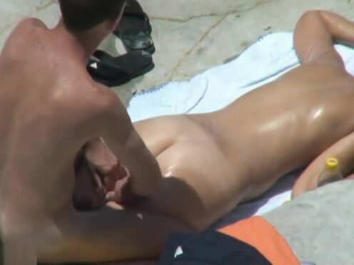 Неопытная молодая девушка учится сексу