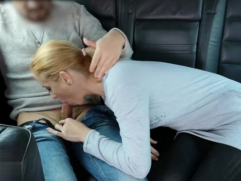 Порно трах девку сзади на диване