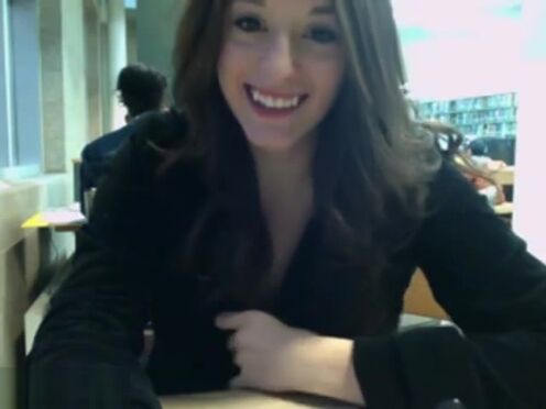 Пожилую полную женщину имеют толпой порно