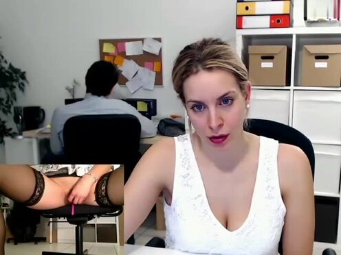 Подрочил другу в туалете порно фильмы