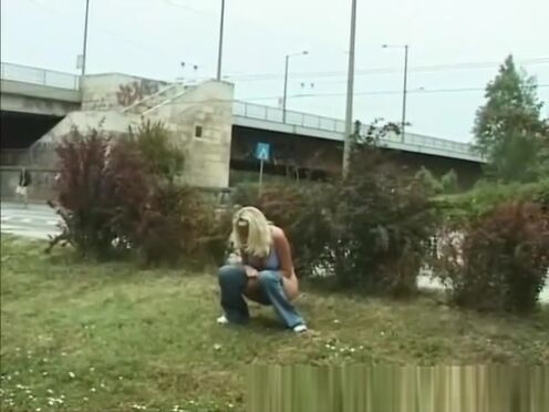 Трахнул в платье в подъезде