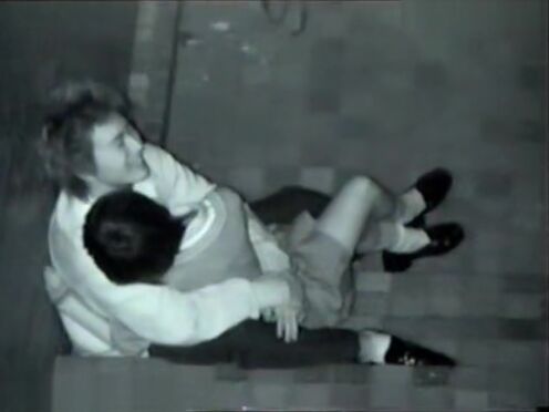 Порно мультфильм сестра застукала брата за дрочкой