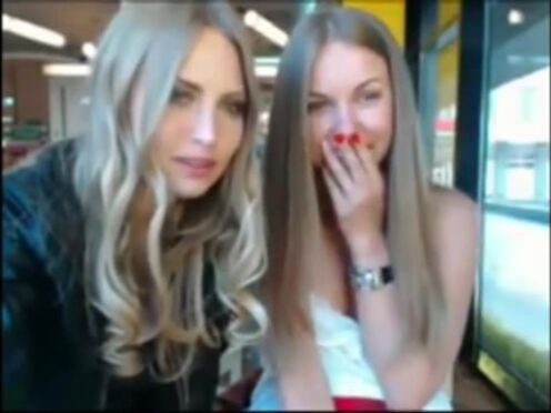 На каблуках шпильках красотки в машине порно