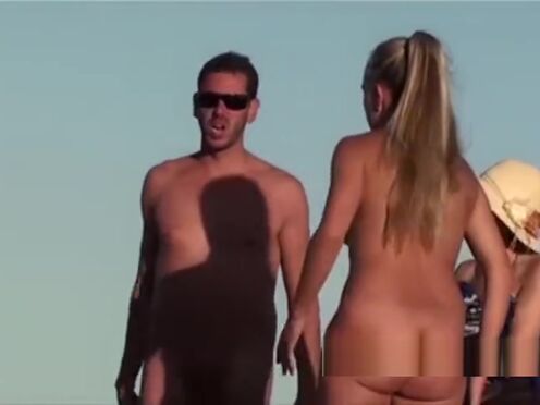 Секс парень лижет пизду стоя