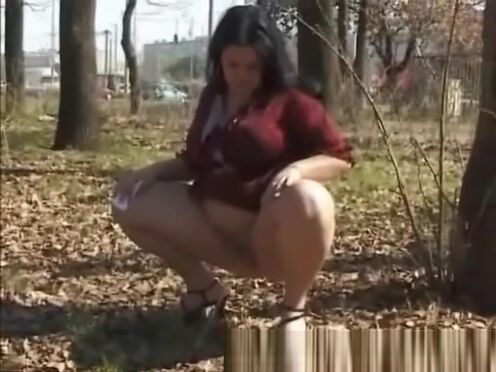 Бабушка в маскарадной маске потрахалась