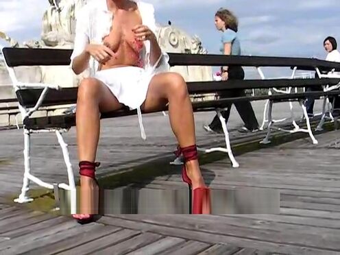 Старуха круто издевается над мужиком порно