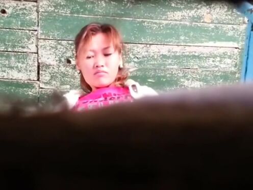 Трахнул телку под одеялом