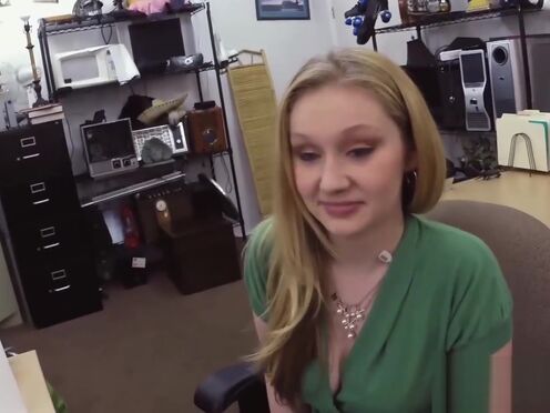 Порно имел в оба щелы родной мамы