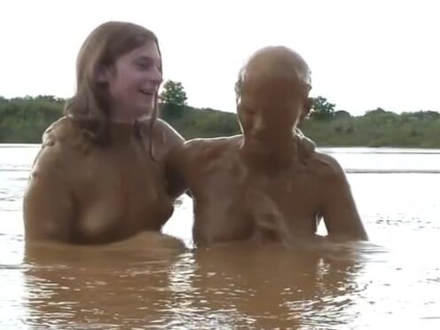 Трахаю соседку по деревне видео