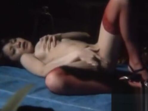 Порно анальный секс с молодой женой раком