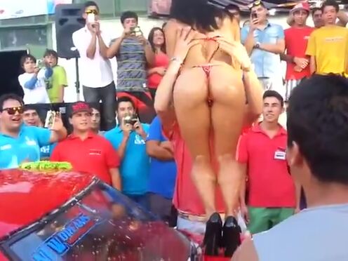 Трахнул мамку лучшего друга в ванной порно