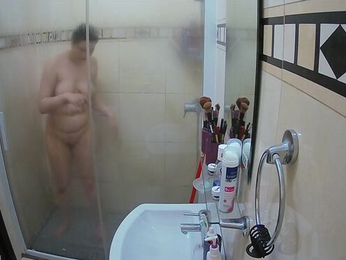 Порно свингеры ссут мужикам в рот