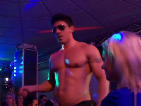 Секс брата с сестренкой в подъезде