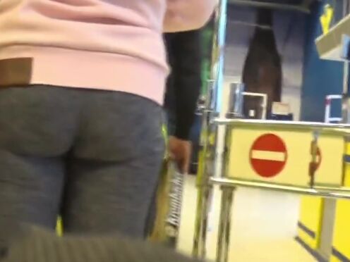 Жена ссыт и трахается с друзьями