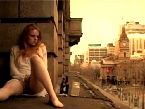 Порно старая хозяйка соблазняет постояльца отеля