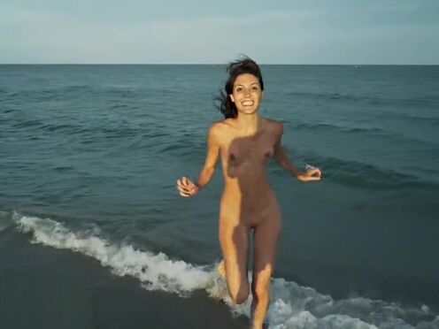 Секс на нудистком пляже свингеры видео