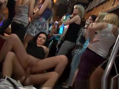 Порно платье без трусов каблуки