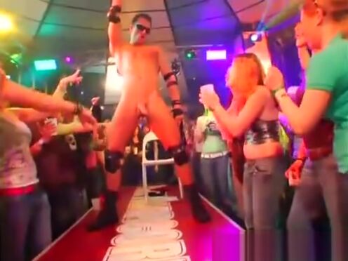 Порно видео сестра дала брату азиатка