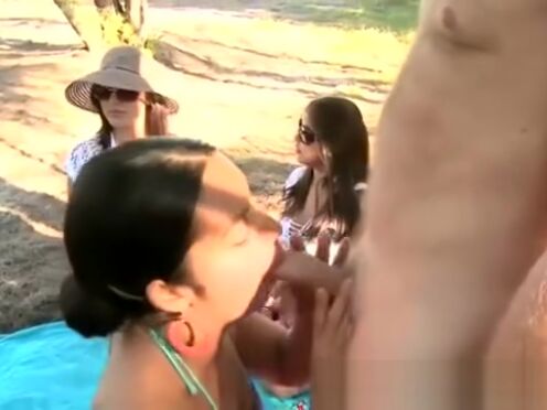 Порно старым теткам лижут молодые оргия