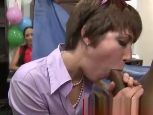 Порно бородатый трахнул чужую жену в очко