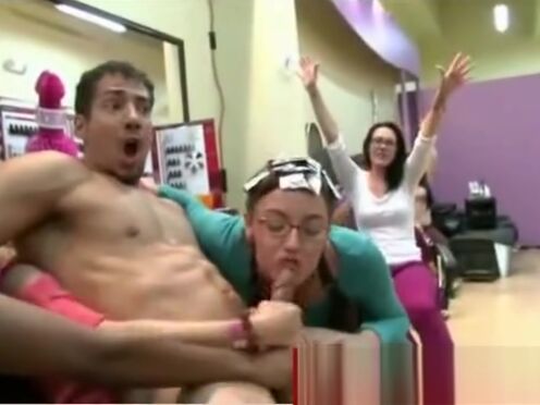 Вставил внутрь вибратор и связал порно