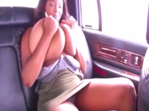 Порно черная делает минет