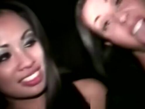 Порно нежно вставил сзади крупным планом