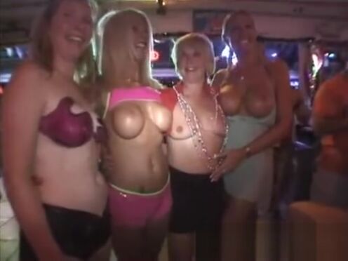 Порно видео огромные сиськи старух анал