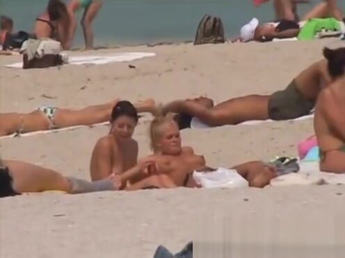 Смотреть порно видео секс втроем в офисе