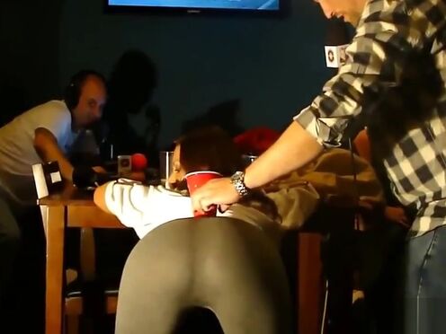 Молодые девки на спор с бомжами порно