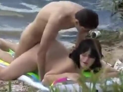 Секс с резиновой куклой крупным планом