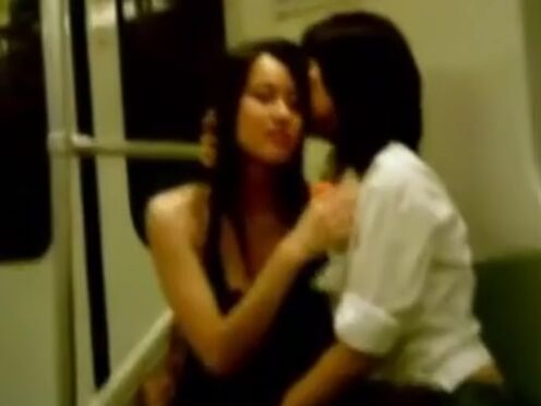 Порно девушка в сетчатой одежде